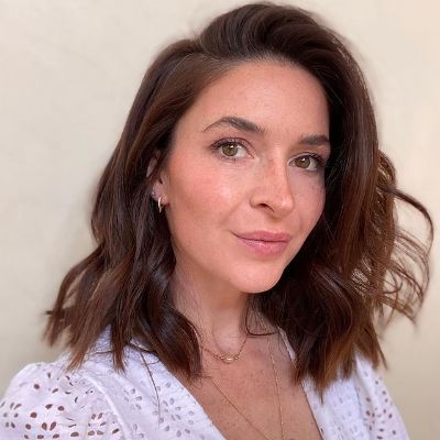 Beautiful Georgina Blackledge is posing for a photo shoot